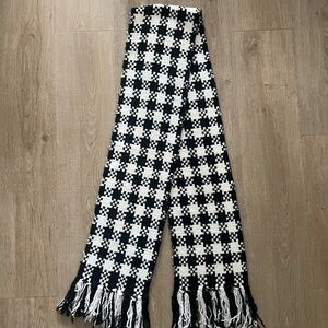 New Guess Checkered Chenille Fringe Scarf